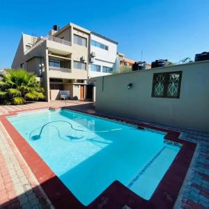 ARRENDO MORADIA T4+2 COM ANEXOS