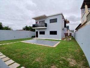 VENDO MORADIA T5 EM FRENTE NOVARE MALL