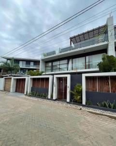 VENDO MORADIA T4 MOBILADO LUXUOSA