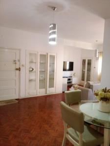 Vende-se no prédio isolado atrás da PGR