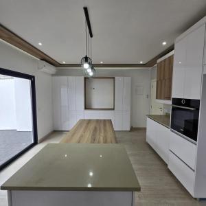 ARRENDO MORADIA T5 LUXUOSA