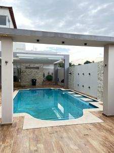 ARRENDA-SE MORADIA LUXUOSA T4+1 MOBILADO