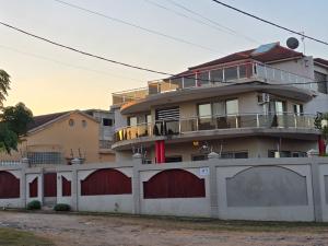 Vende-se esta bela Moradia, tipo5 na zona da Dona Alice