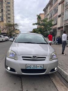 Toyota RUNX Lágrima 2005