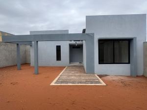 vende-se esta vivenda, tipo3 no bairro de laulane muito próximo a escola 10 de novembro