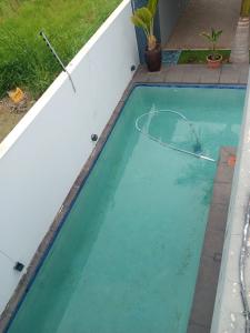 VENDO MORADIA INDEPENDENTE T4, 3 SUITES, PISCINA, COZINHA MODERNA AMPLA NO TRIUNFO NOVO A 23.000.000