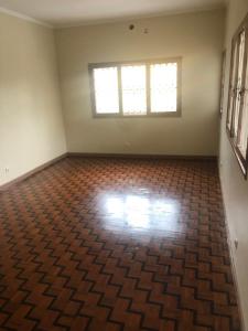 ARRENDA-SE MORADIA T-3 DUPLEX, SUITE, COZINHA MODERNA, GUARDA ROUPA NA POLANA A 80.000 MTS FIXOS