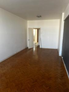 Vende-se Apartamento  T3 3⁰ andar com parqueamento seguro num condomínio na rua da França-Coop