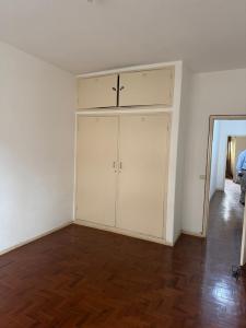 Arrenda-se Apartamento T2 2wcs, quarto Suíte,  3⁰ andar com elevador no bairro da polana