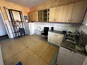 Vende-se Espaçoso apartamento T3 2⁰ andar com anexo e garagem no bairro da Malhangalene