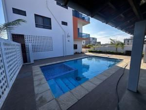 Vende-se Moradia T3 moderna e com piscina em Mapulene próximo as bombas da galp