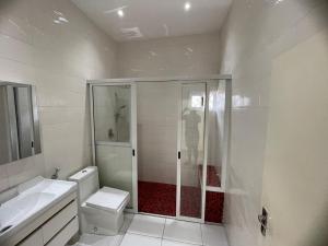 Arrenda-se Moradia T2 moderna com esplanada e anexo no terraço, independente no intaka 2(1ª rotund