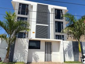 Arrenda-se Apartamento T3 2wcs, moderna num condomínio na costa do sol(dona alice)