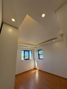 Arrenda-se Apartamento T3 2wcs, moderna num condomínio na costa do sol(dona alice)