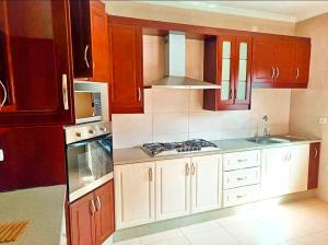 Arrenda-se Casa Tipo 3 no Condomínio Queens Village