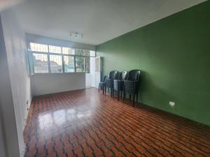 Arrenda-se Apartamento T2 1⁰ andar pronta habitar no bairro da polana, rua xavier Botelho