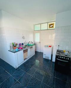 Vende-se Espaçoso Apartamento T4, 3wcs, 2 salas, com estacionamento no bairro da coop, av Joaquim c