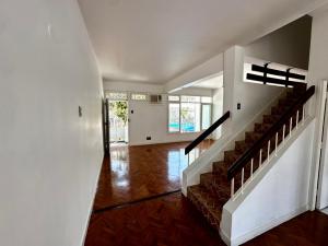 Arrenda-se Vivenda Triplex T3 ideal para Habitação como Escritório pronto a habitar