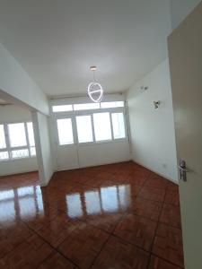 Arrenda-se Excelente Apartamento T3 2wcs, 9⁰ andar com elevador e vista ao mar na av julius nyerer