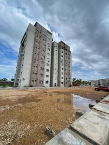 Vende-se Apartamento T3 quarto suíte, rés do chão no condomínio casa jovem,  costa do sol