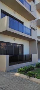 Vende-se Apartamento T3 2wcs, quartos suíte, rés do chão no condomínio lua e mar