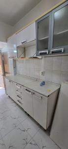 Arrenda-se Apartamento T2 rés do chão com quintal privado e estacionamento no bairro da polana, po