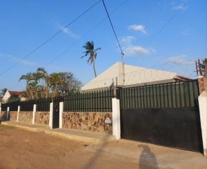 Vende-se Moradia T3 na cidade da Matola próximo  à Clínica sunshine