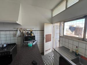 Vende-se Espaçoso Apartamento T2,  que pode transformar em t3, 4⁰ andar no bairro central