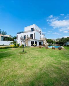 Vende-se uma moradia tipo 4 no triunfo/ dona Alice próximo ao willow school