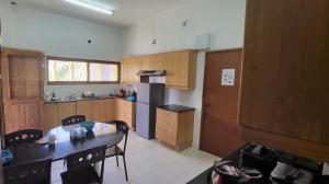 Vende-se uma moradia tipo 4 na kim il sung proximo a clinica da Shommershield