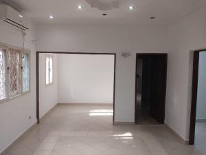 Arrenda-se Casa T3, com garagem no condomínio C700 Unidade H 3min da terminal do C700