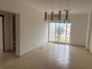 Vende-se Apartamento T3 – Edifício Casa Jovem (Costa do Sol)