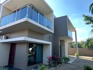 Vende-se MORADIA T5+1 DE LUXO – JARDIM DA MACHAVA, MATOLA 🌟🏡