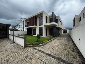 Vende-se Moradia luxuosa por estrear em condomínio na costa do sol T4