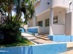 Vende-se Moradia Geminada no Alto Mae T3