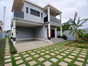 BELÍSSIMA_MORADIA_T5 Com piscina 
LOCALIZAÇÃO:MATOLA_N4 EM FRENTE DO NOVARE