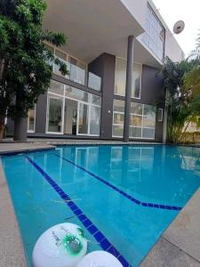 Arrenda-se luxuosa Moradia no triunfo T5