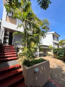 Vendo Moradia Dúplex T4 de 2 Pisos na COOP Garragem pra 4 & Anexo