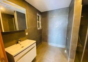 ARRENDA-SE APARTAMENTO T4 VISTA MAR