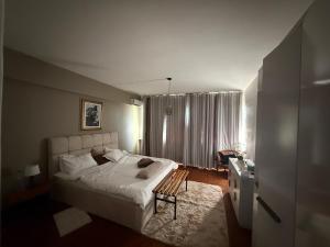 Arrenda-se com móveis T2 n Bairro central