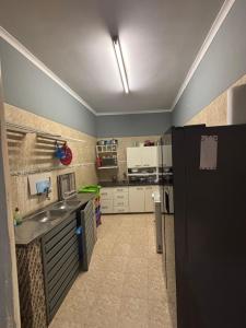 Arrenda-se Moradia T3 2wcs, moderna, com ou sem móveis, independente no bairro costa do sol-dona al