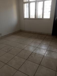 Vende-se Apartamento T2 5⁰ andar com parqueamento no alto maé