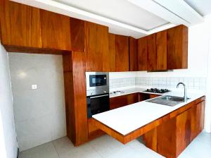 Arrenda-se Moradia Tipo 4 na Casa Jovem