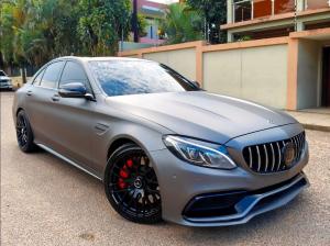 Vende-se Mercedes-Benz C63s brabus