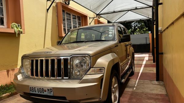 JEEP CHEROKEE A DIESEL & AUTOMATICO