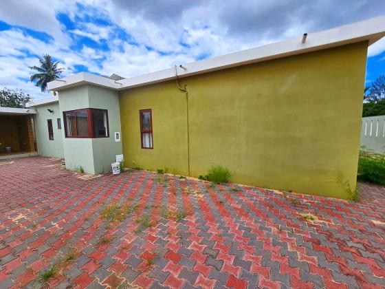 Vende-se Casa Tipo 3 na Matola