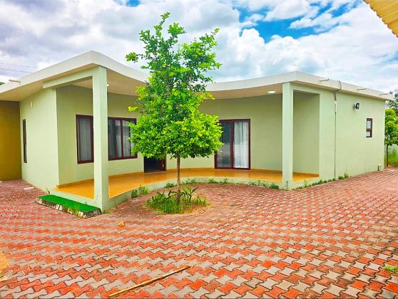 Vende-se Casa Tipo 3 na Matola