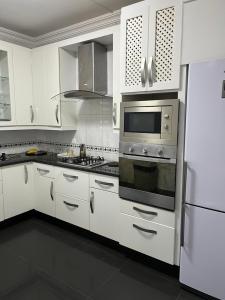 Arrenda-se Moderno Apartamento Tipo 3 Semi-Mobilado no Bairro Triunfo Novo