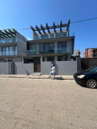 moradia,triplex T5 no triunfo novo