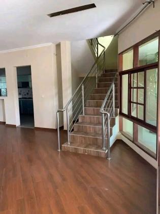Vende-se Duplex T4 na Machava km15